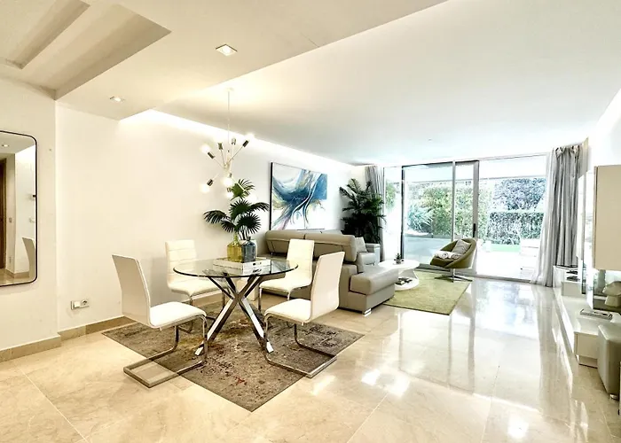 Modern Flat With Private Garden In Royal Banus