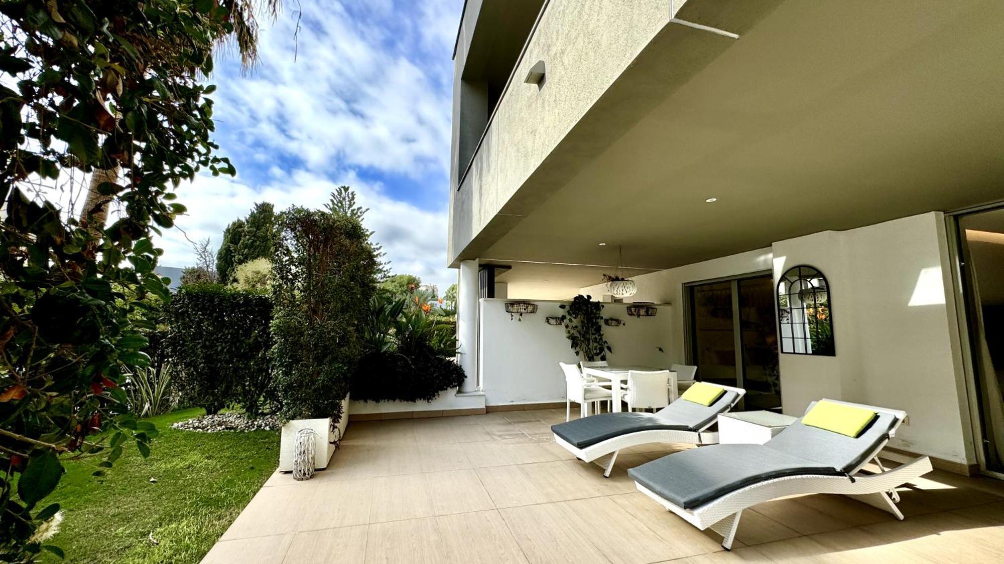 Modern Flat With Private Garden In Royal Banus Apartamento Marbella