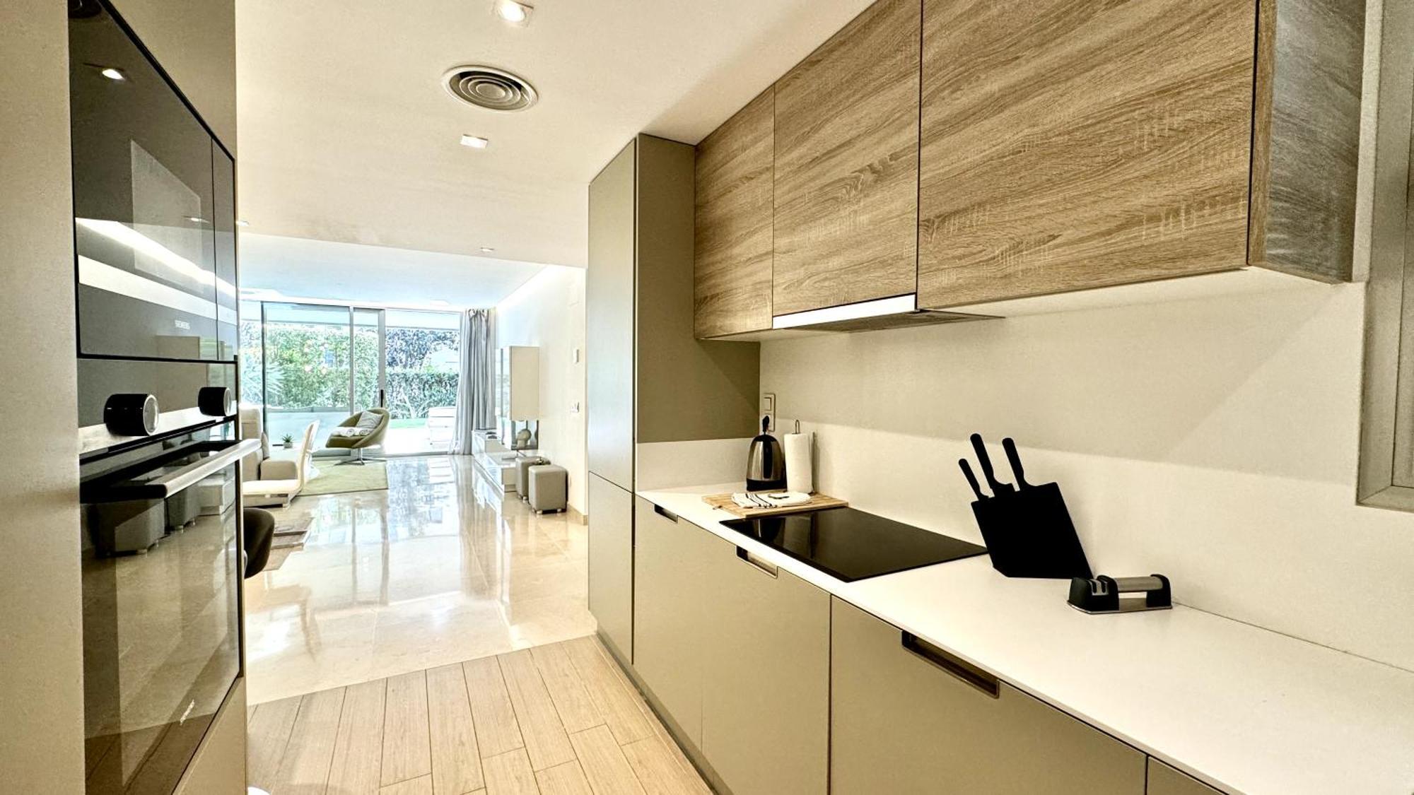 Appartamento Modern Flat With Private Garden In Royal Banus