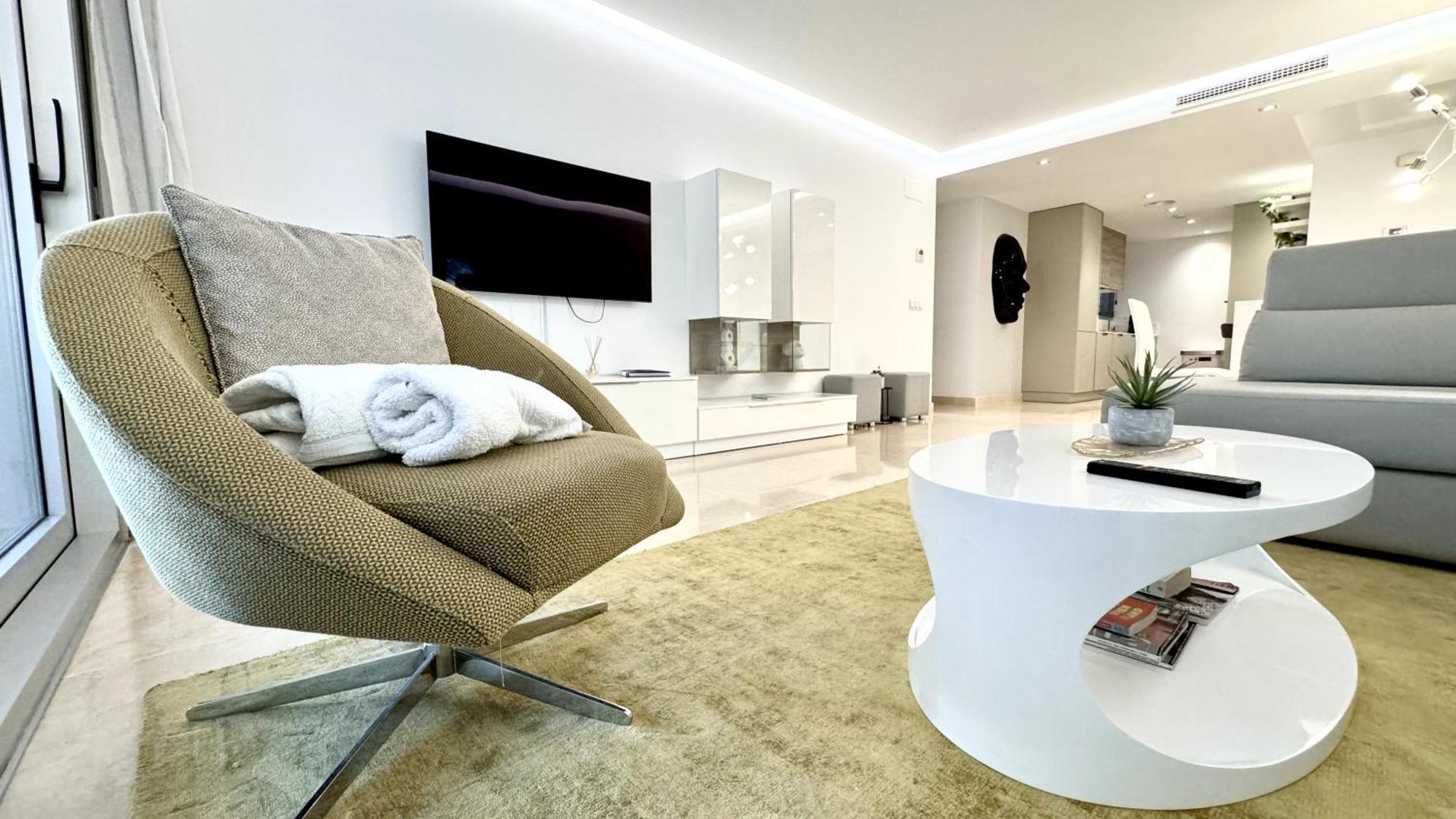 Modern Flat With Private Garden In Royal Banus Apartamento