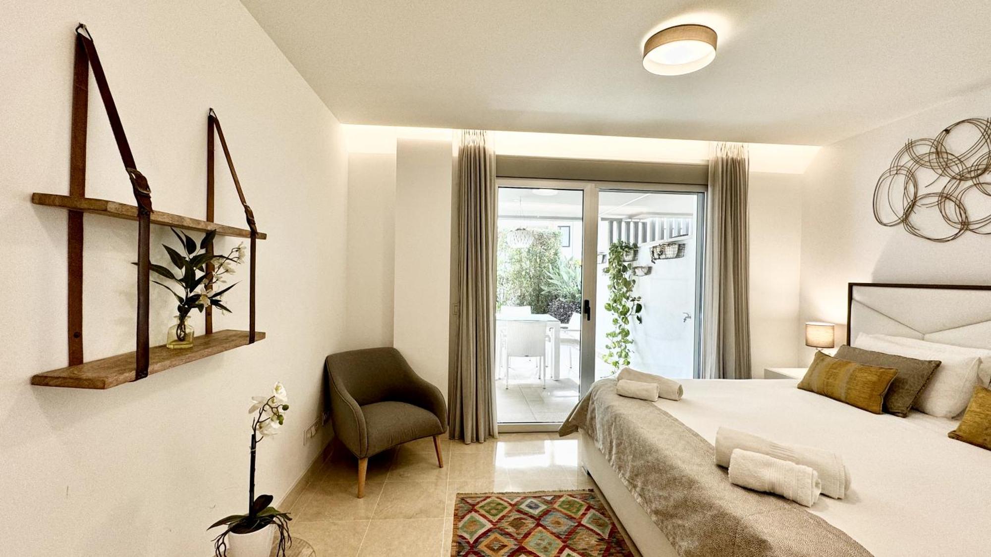 Modern Flat With Private Garden In Royal Banus Appartamento