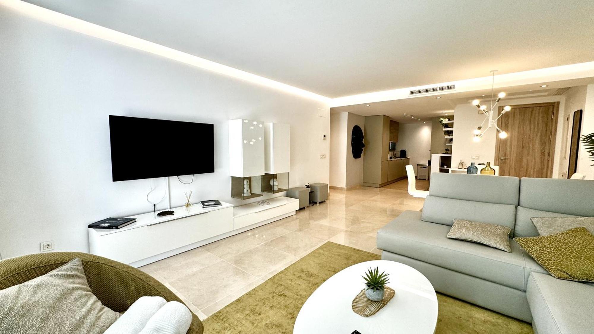 Modern Flat With Private Garden In Royal Banus Apartamento Marbella